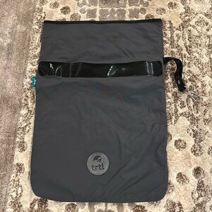 TRTL PILLOW CARRY BAG gray black